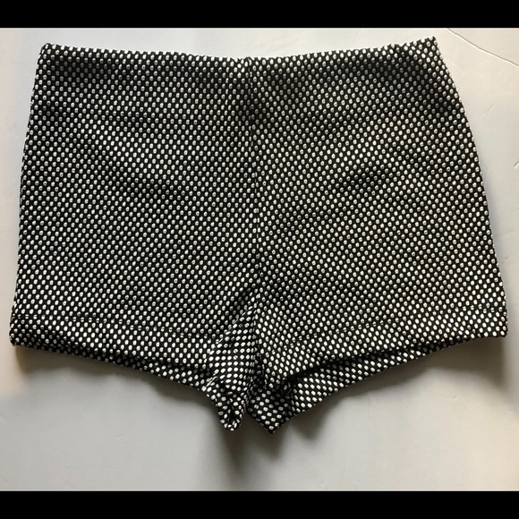 Shorts - Picture 2 of 6